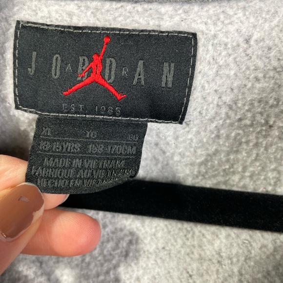 Air Jordan Gray Sweatshirt XL Boys - Picture 5 of 9
